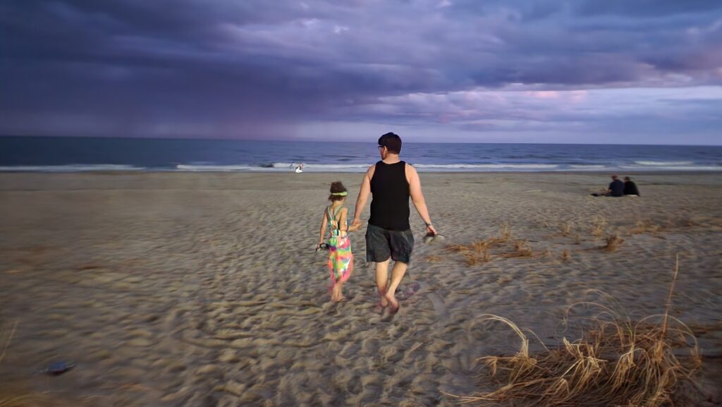 Myrtle_Beach_Family_Vacation_Daddy_Daughter_Walking_On_Shoreline