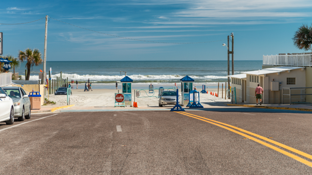 Affordable_Beach_Vacations_for_Families_on_a_Budget_Daytona_Beach_Florida