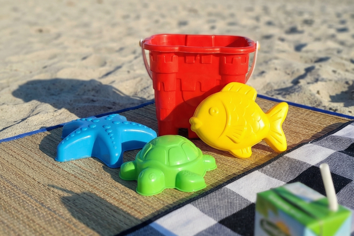 Beach_Toys_For_Kids_1_to_5_Years_Old_Plastic_Beach_Molds