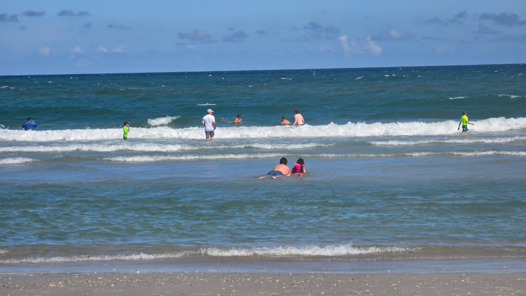 Eco-Friendly_Family_Beach_Vacations_Destinations_and_Activities_Tide_Pool_Exploration