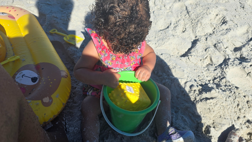 Travel Activities To Keep Kids Entertained on Long Trips (11)