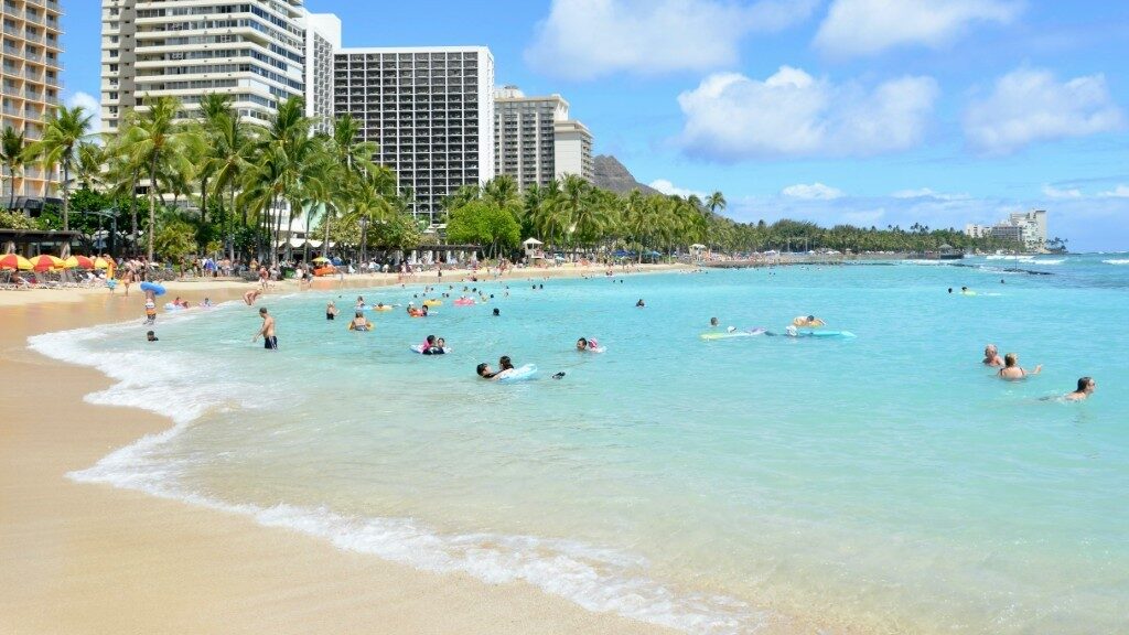 Waikiki_Beach_Hawaii_Best_Family_Friendly_Beach_Vacation_Destination_USA