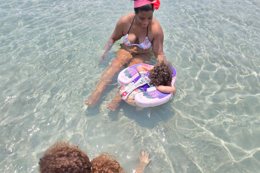 Mom_Swimming_In_Clear_Water_With_Daughters